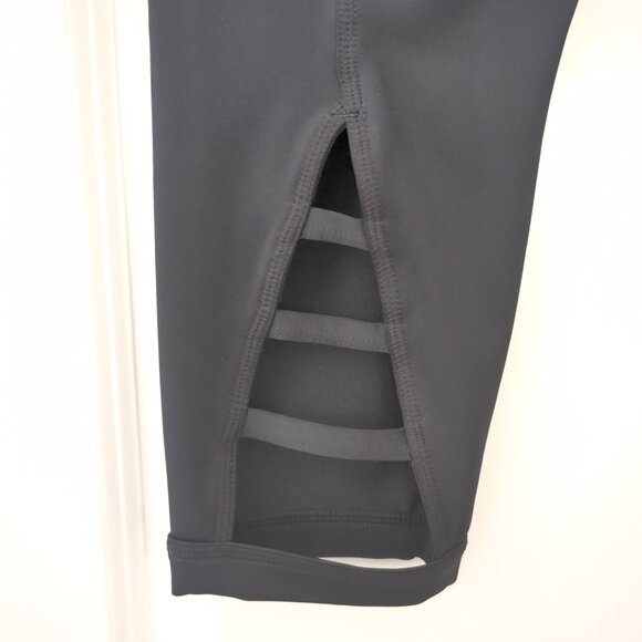 Size Large Z by Zella Capri Fitness Leggings with Back Calf Cut Outs Black - Picture 3 of 7